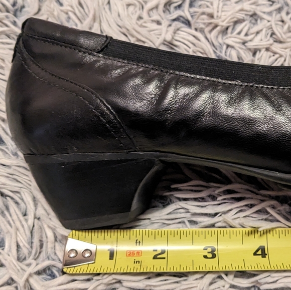 Aravon (by New Balance) Patsy Leather Dress Slip On Pumps in Black, Size 9 - Picture 9 of 12